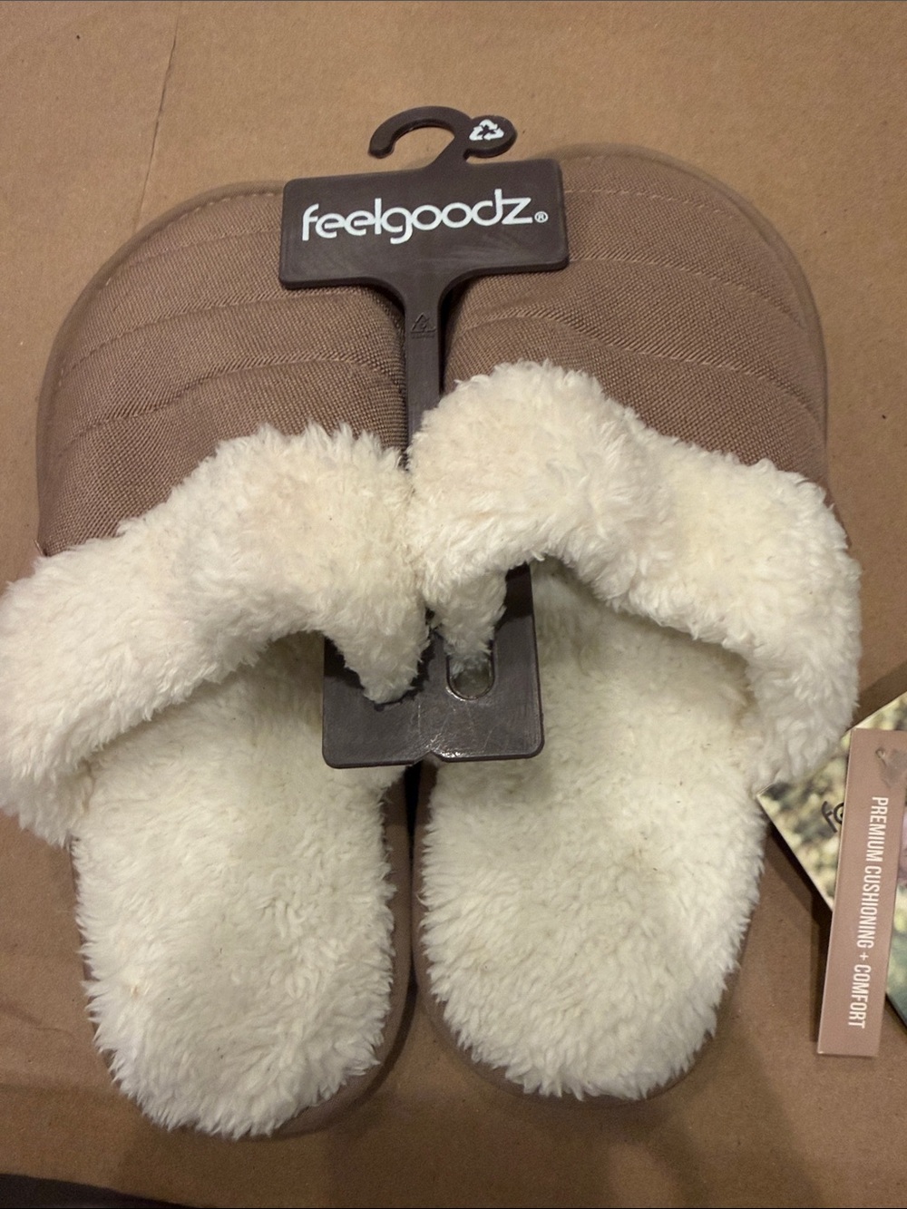 NWT- Feelgoodz Women's Quilted Mule Slide Slippers - Comfort-Size 6/7-Cushioning